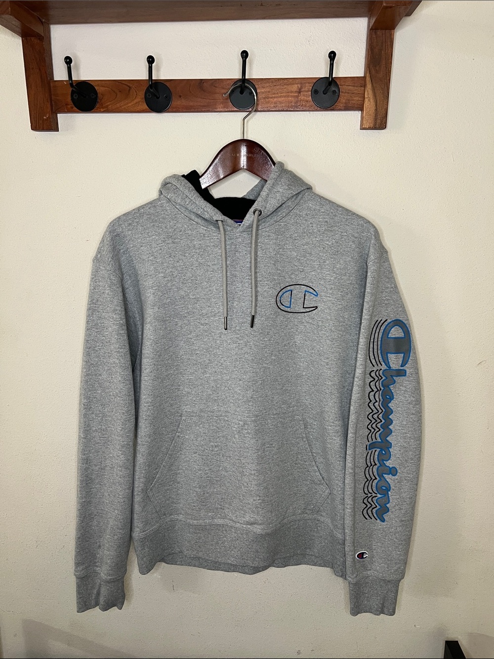 Champion Hoodie Size Medium Unisex Gray Athleisure